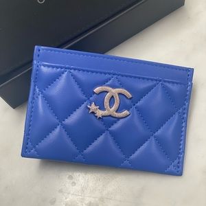 SOLD 💯Authentic BNB Chanel 2024 Cruise collection blue card holder/wallet SLG